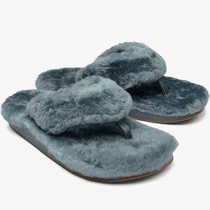 Kīpe'a Heu Women’s Fuzzy Slipper Sandals